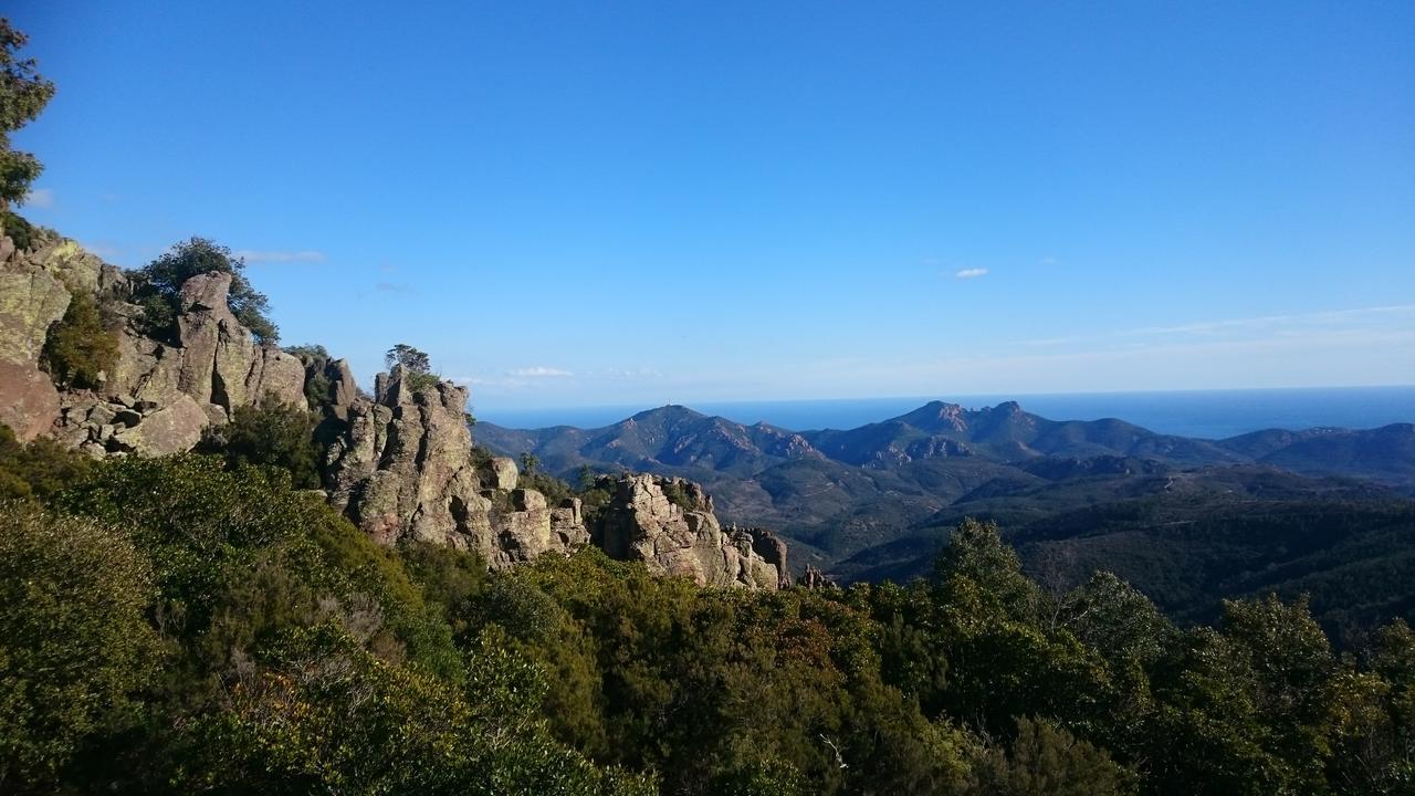 L'Estirado Des Adrets Hotel Les Adrets-de-l'Esterel Bagian luar foto